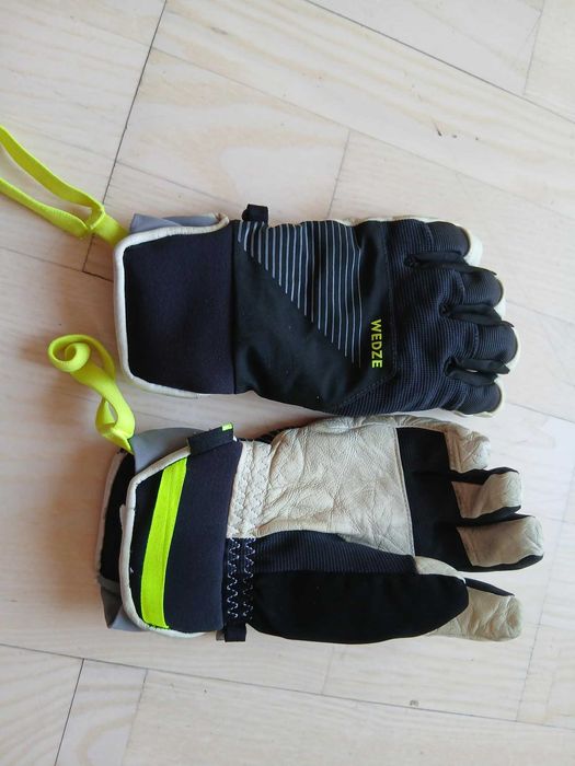 Ски оборудване за деца: каски, маски, ръкавици, протектор за гръб