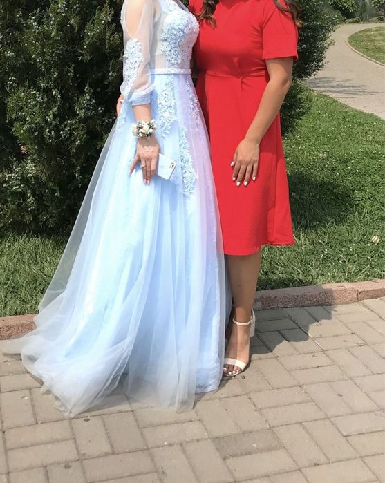 Продам шикарное вечернее платьее