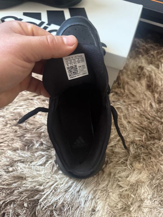 Adidas (pantofi sport /41 - produs nou)