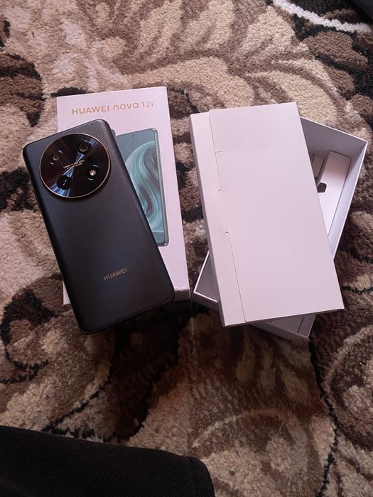 Хуавей нова 12i.
