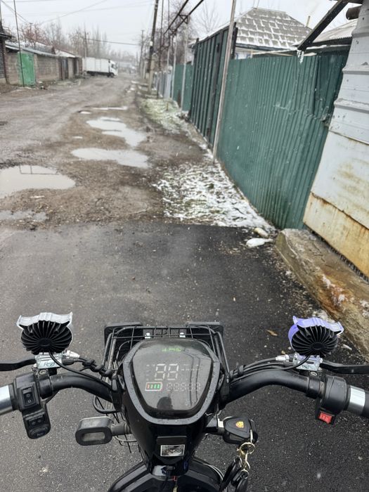 Продам скутер ск8