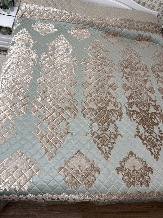 Покрывало с наволочками  2/2.30