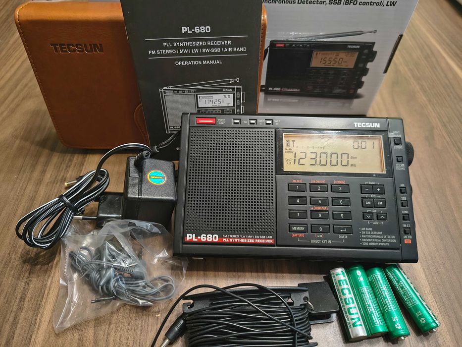 Tecsun PL-680 Full-band FM/MW/SWB Радиоприемник с любителски SSB и авиационен AIR обхват (като НОВ)
