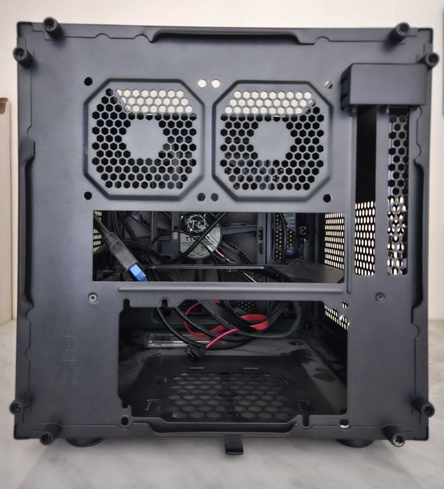 Carcasa Thermaltake Core V1 mini itx