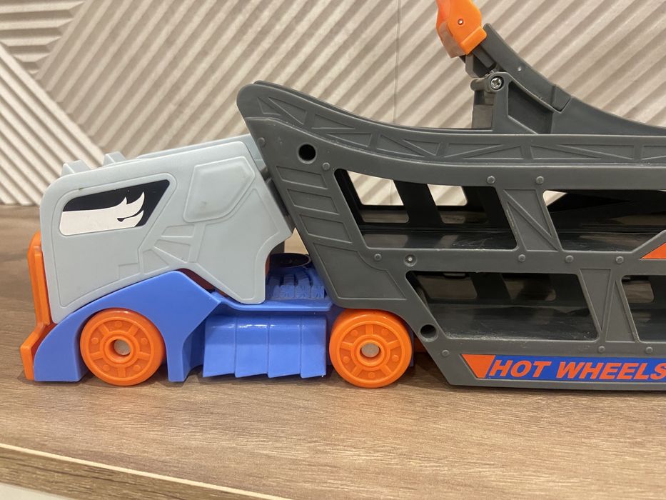Катапульта-трал от Hot Wheels