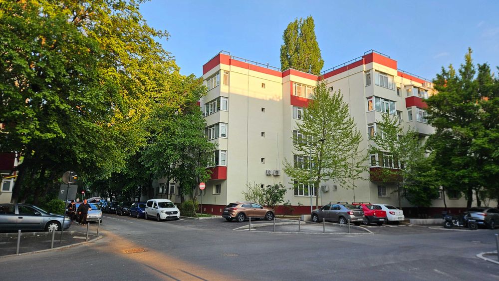 Proprietar. Vând apartament în București, sector 4. Zonă liniștită, bloc civilizat