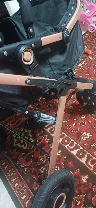 Коляска прогулочная в отличном состояний