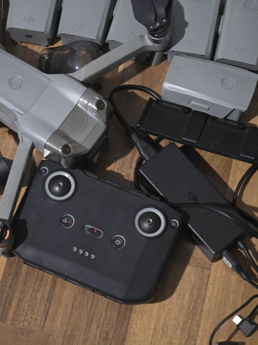 DJI Air 2S  комплект с 7 батериu и 2 зарядни