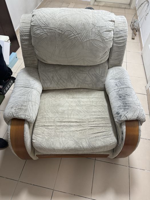 Кресло , диван бесплатно