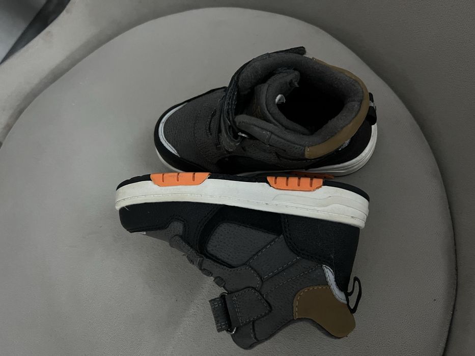 Продам детские ботинки