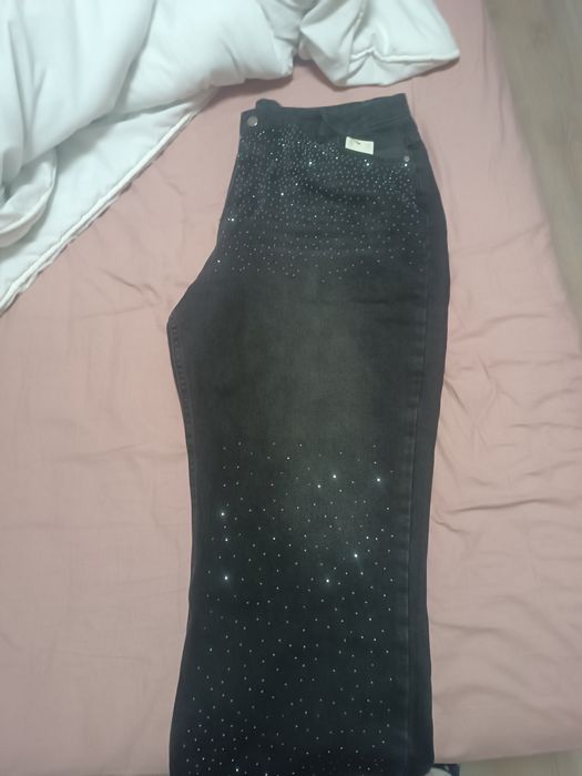 Черни дънки с камъни