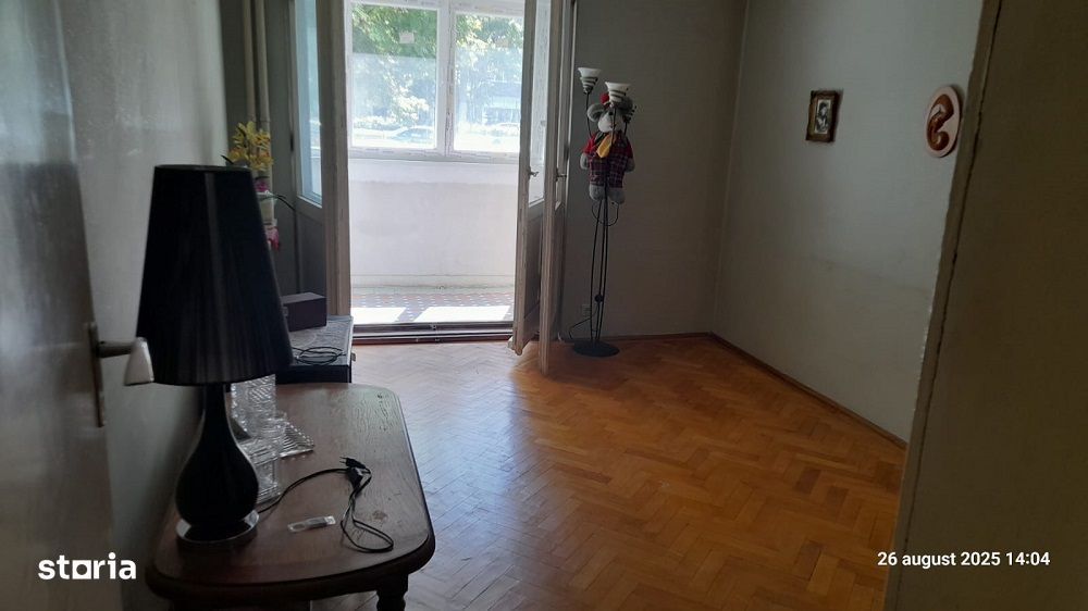 Apartament 3 cam 2 balcoane metrou Lujerului. Pret Negociabil