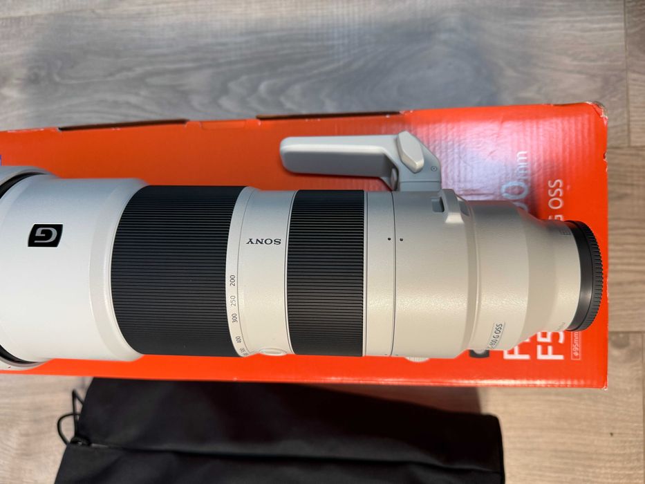Sony FE 200-600mm f/5.6-6.3 G OSS обектив, перфектно състояние