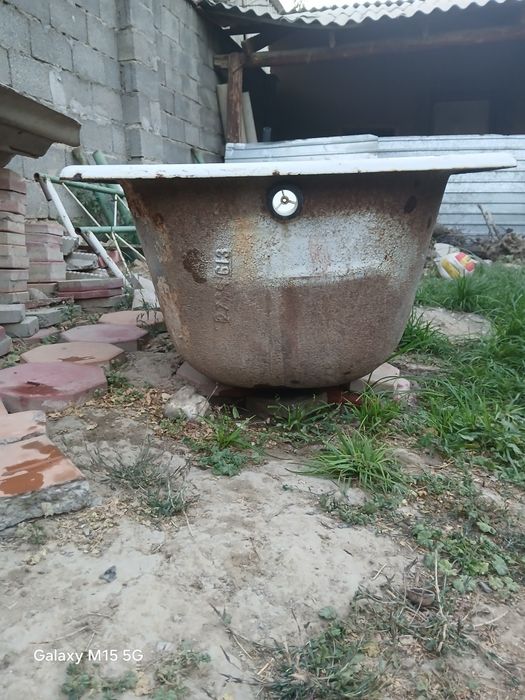 Продаю чугунную ванну