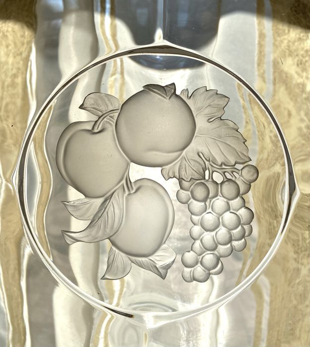 Салатник фрукты на дне