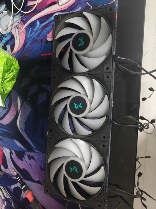 Продам водяное охлаждения Deepcool le720 черная