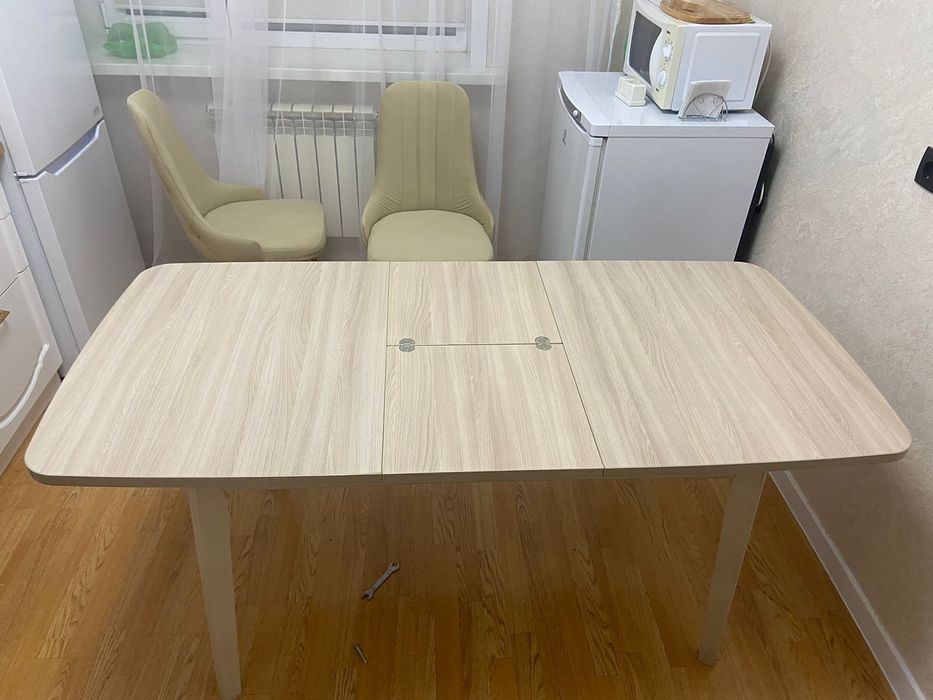 Продам кухонный стол