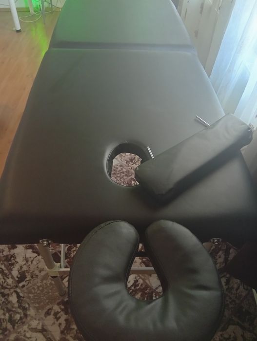 Vând masă de masaj , de culoare neagră,. Mai multe detalii la numărul 0758378728