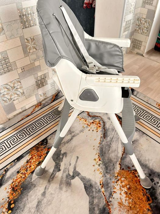 Продам детский стол для кормления.