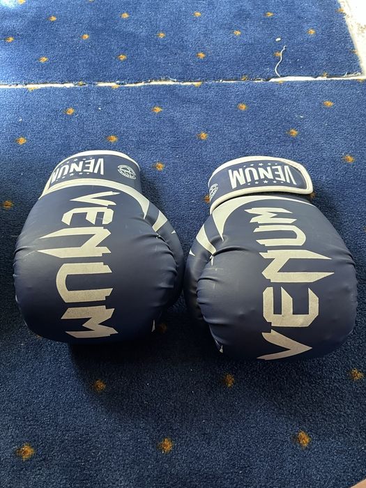 Боксерские перчатки