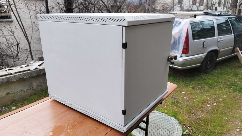 Комуникационен шкаф - сървърен шкаф - рак шкаф 12U Triton.