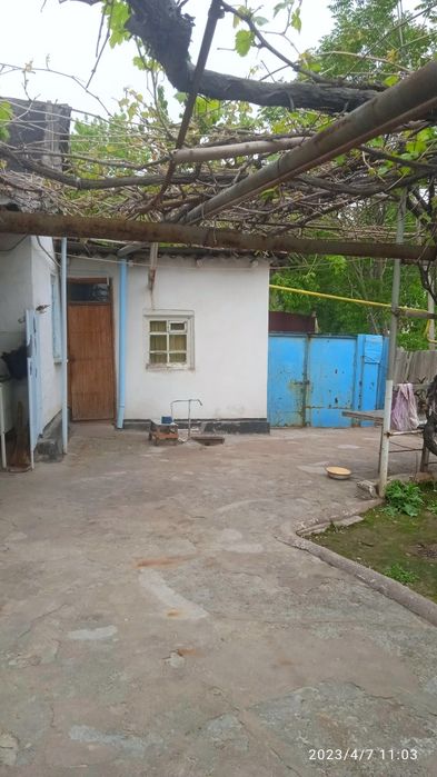 Продаётся дом из четырёх комнат ориентир отдел охрана на светлячка.