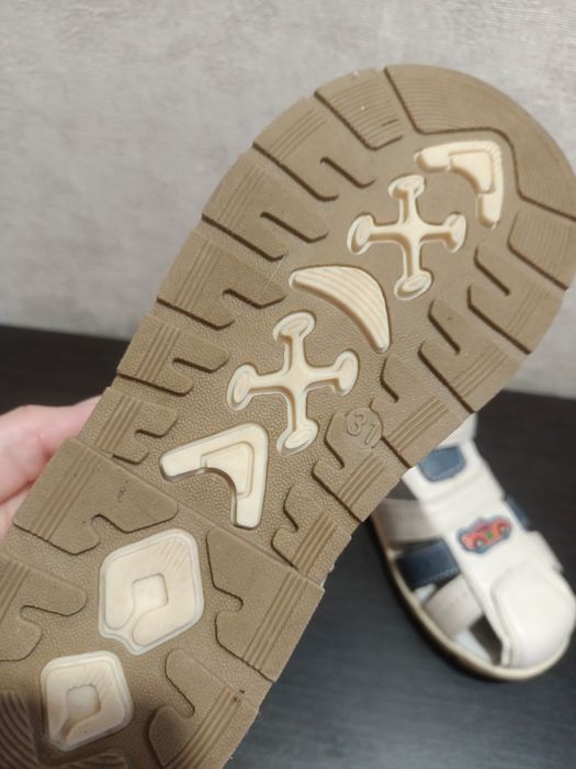 Продам новые сандали