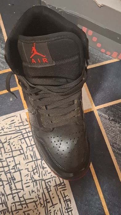 Air Jordan 1 High Patent Bred – Negru/Roșu marimea 42