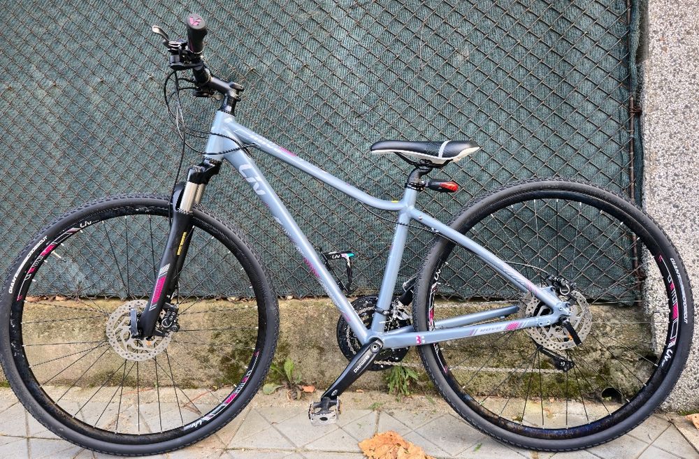 Giant LiV 28 цола S размер рамка 3х10 Deore Хидравлични дискови спирачки Shimano Алуминиев велосипед