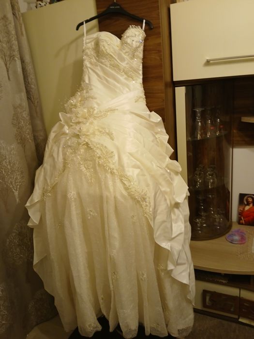 Vând Rochie de mireasă mărimea M