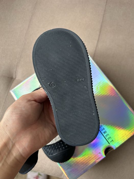 Продам кожаные сандали Tiflani!