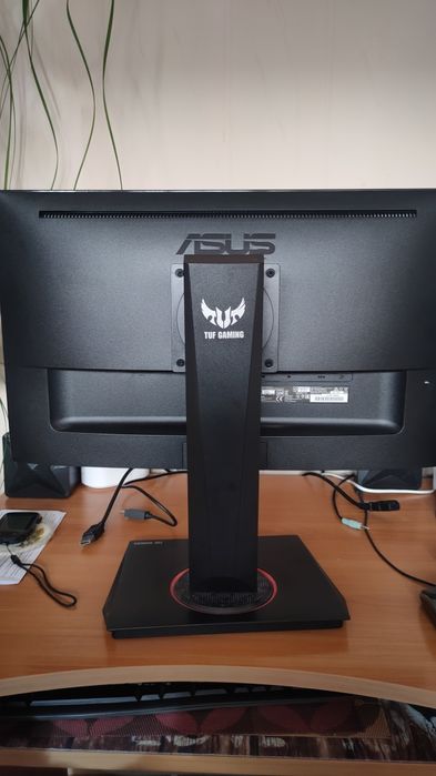 Продавам геймърски монитор