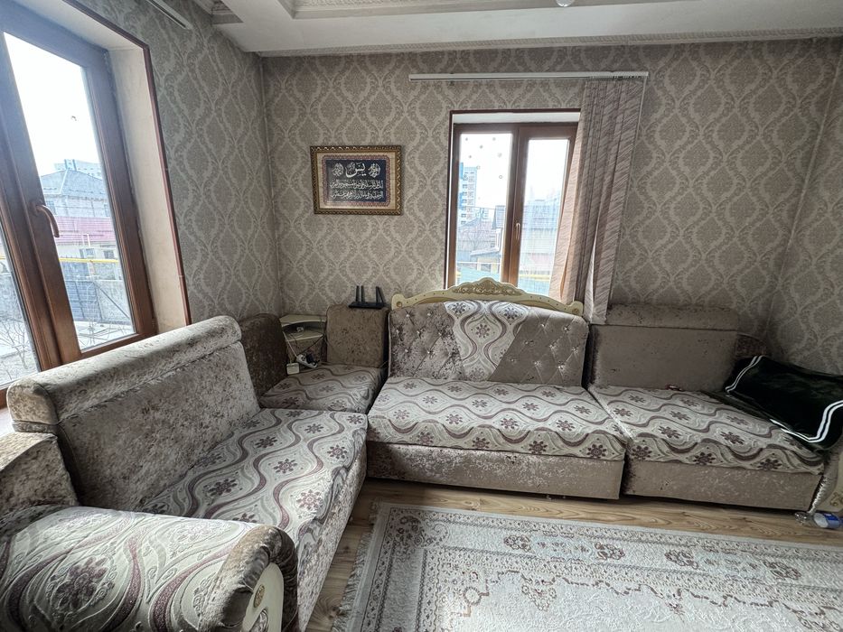 Диван угловой белый