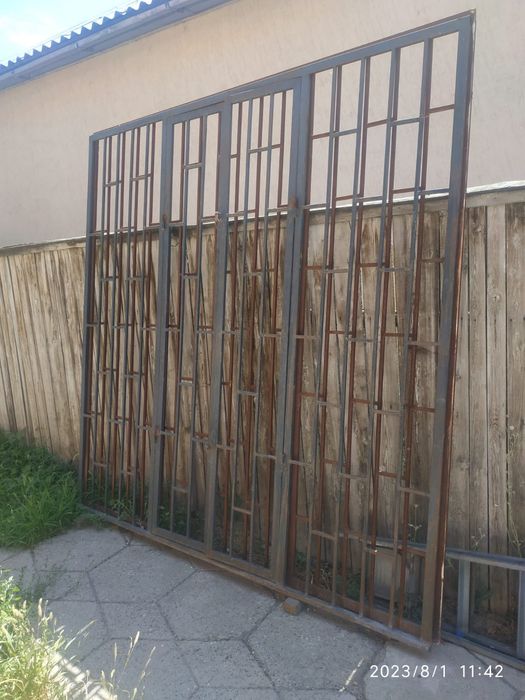 Металлические решётки.