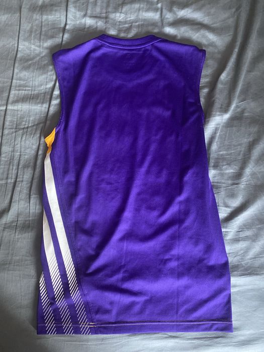 Maiou Lakers original luat din Adidas