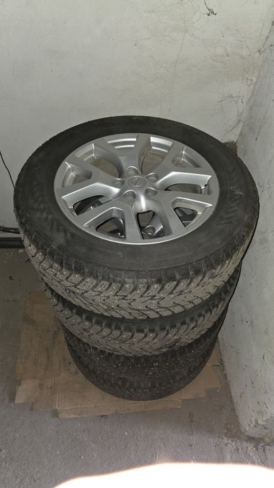 Продам шины зимние с дисками