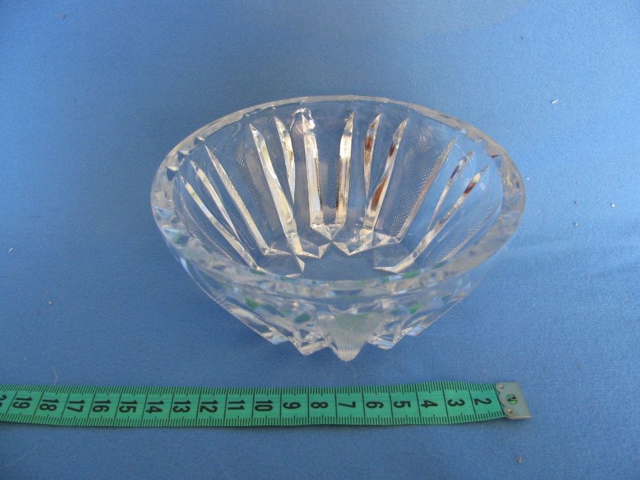 Продам хрустальные вазочки.