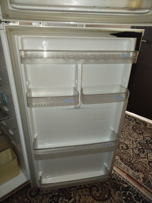 Продам холодильник  Samsung RT44MBSW