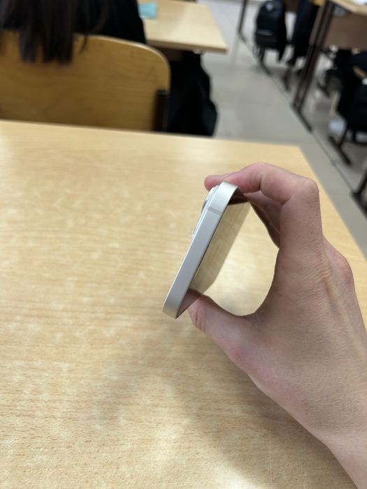 Продам IPhone 14 белый