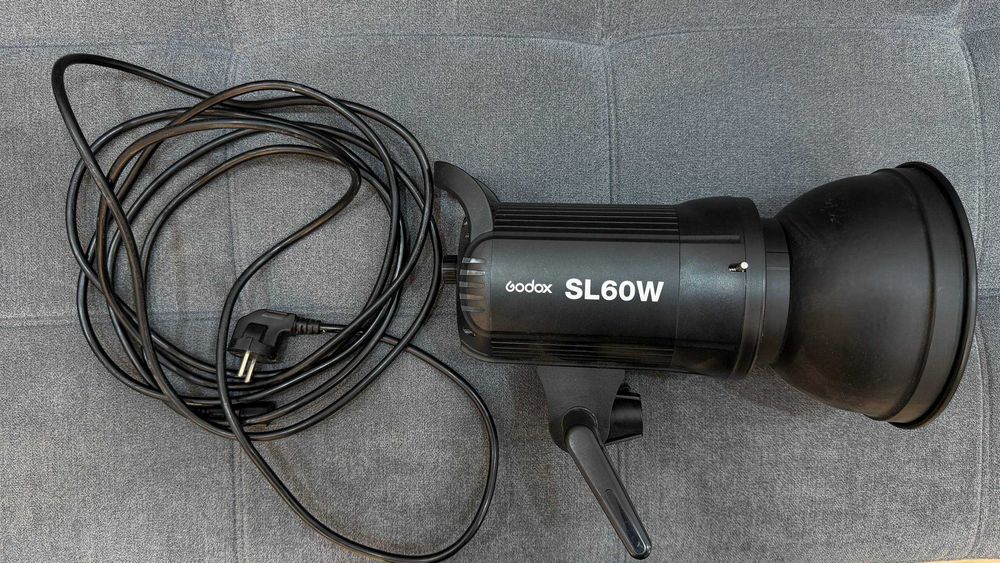 Продам постоянный студийный свет Godox SL60W