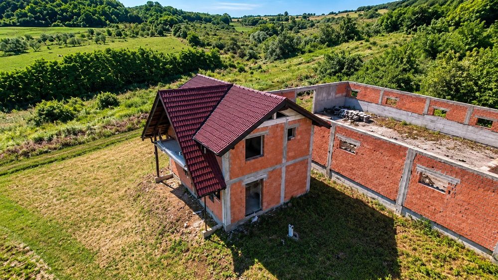 Vand casa plus anexa agricole sau industriale