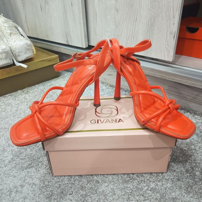 Обувки подходящи за повод