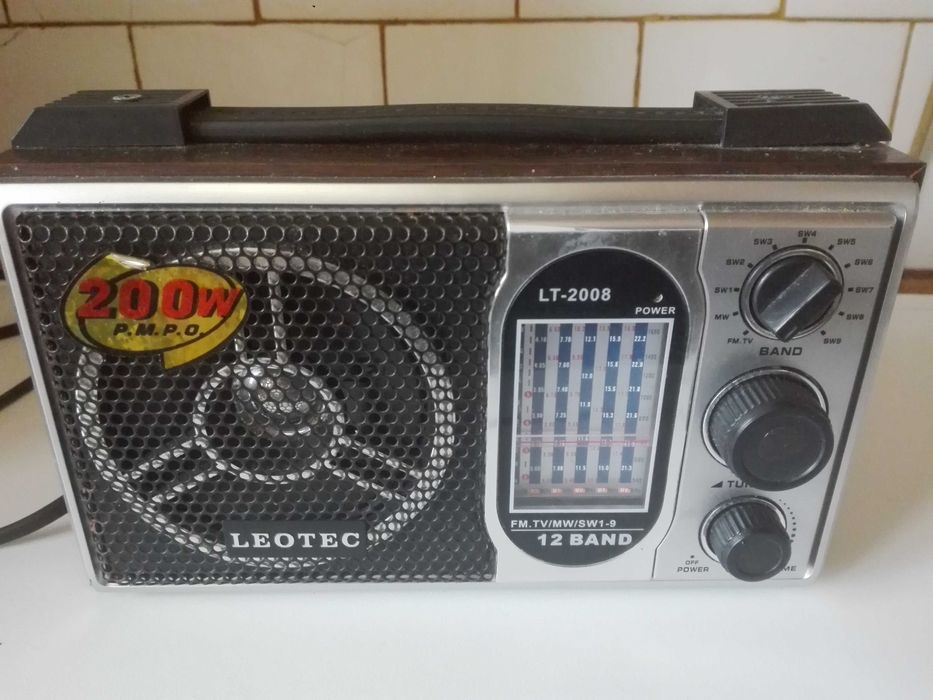 Транзистор LEOTEC и стар медицински уред .