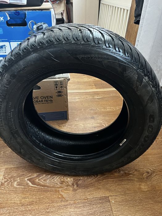 Продам 2 шины Goodyear