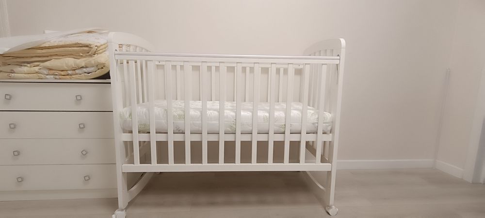 Кроватка с матрасом  120*60 см