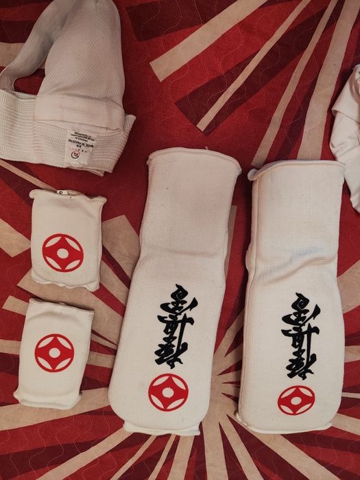 Продам детский комплект для каратэ