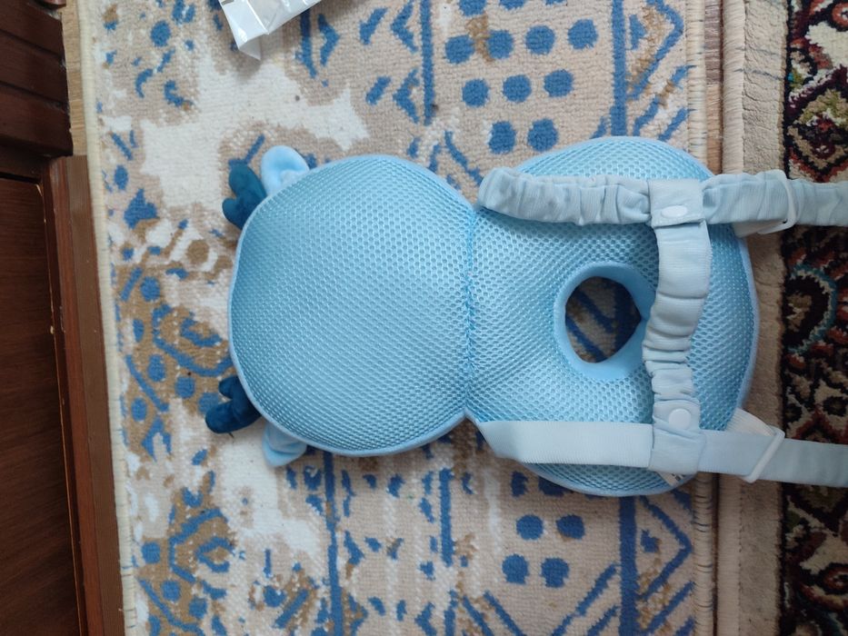 Bolalar yurganda turganda orqasi bilan yiqilmoqchi boʻlganda zashita