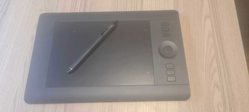 Графичен таблет Wacom Intous PTH-451