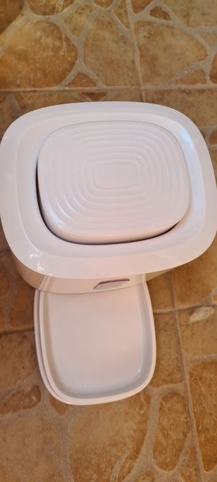 Хранилка – диспенсър с бутон