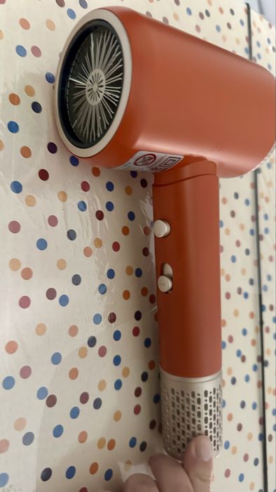 Йонизиращ сешоар с дизайн тип Dyson